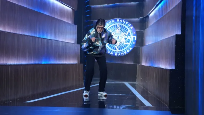 India Tv - Amitabh Bachchan on KBC 18 sets India Tv - Amitabh Bachchan