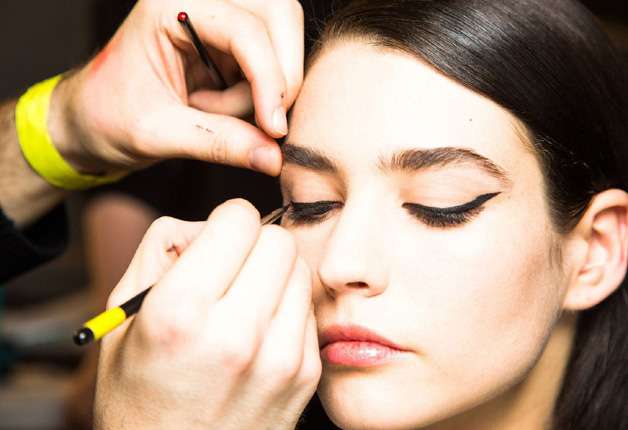 Monsoon special: 5 essential for flawless make-up | Lifestyle News – India