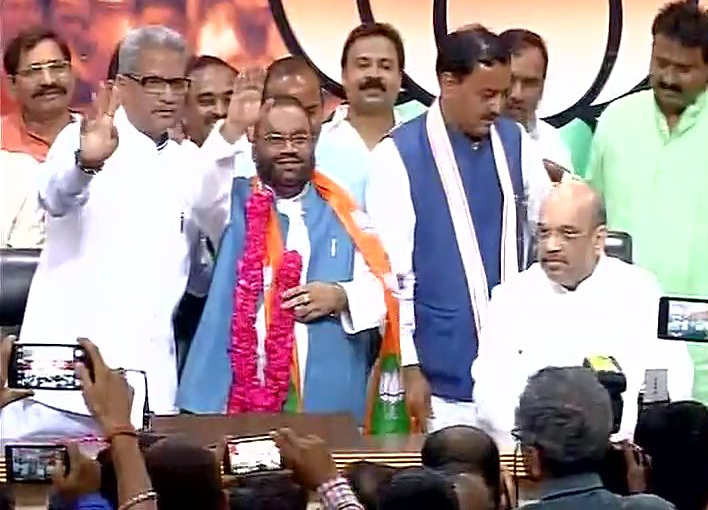 Former Bsp Leader Swami Prasad Maurya Formally Joins Bjp National