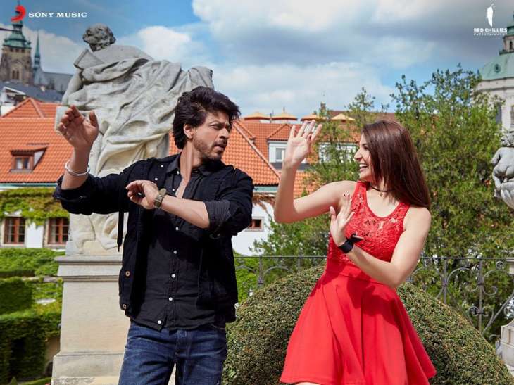 Jab Harry Met Sejal 'Radha' out now! Shahrukh-Anushka chemistry stuns fans in the music video | Bollywood News – India TV Jab Harry Met Sejal 'Radha' out now! Shahrukh-Anushka chemistry stuns fans in the music video | Bollywood News – India TV