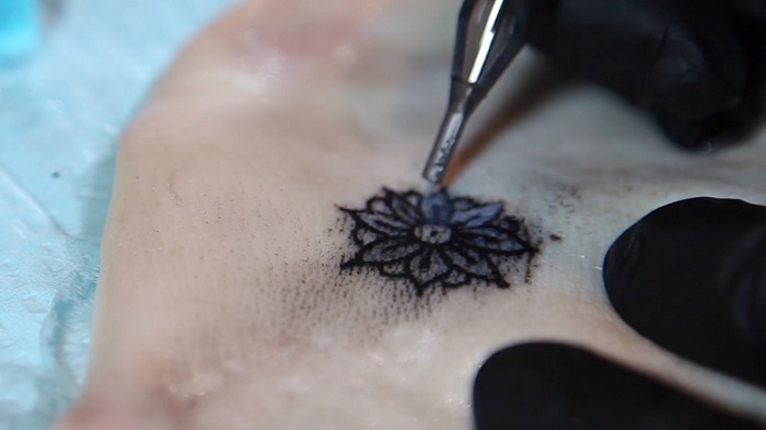 Caution tattoo lovers! Nanoparticles in tattoo ink can affect immune system | Lifestyle News – India TV Caution tattoo lovers! Nanoparticles in tattoo ink can affect immune system | Lifestyle News – India TV