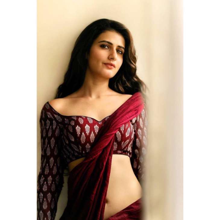 Fatima Sana Shaikh poses in sari yet again, gives perfect reply to haters |  Celebrities News â€“ India TV