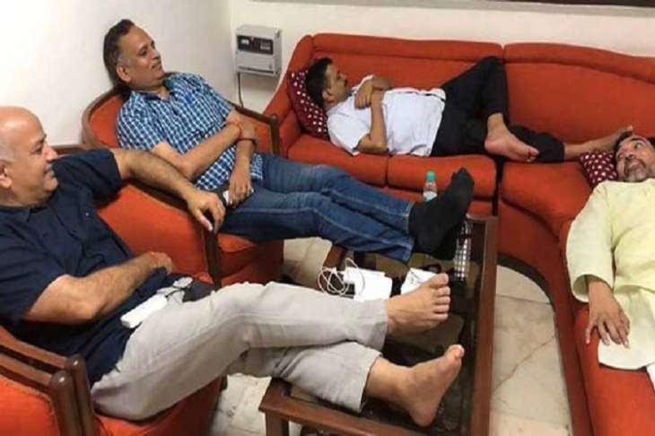 Sit-in by Delhi CM Arvind Kejriwal and team inside L-G's waiting room ...