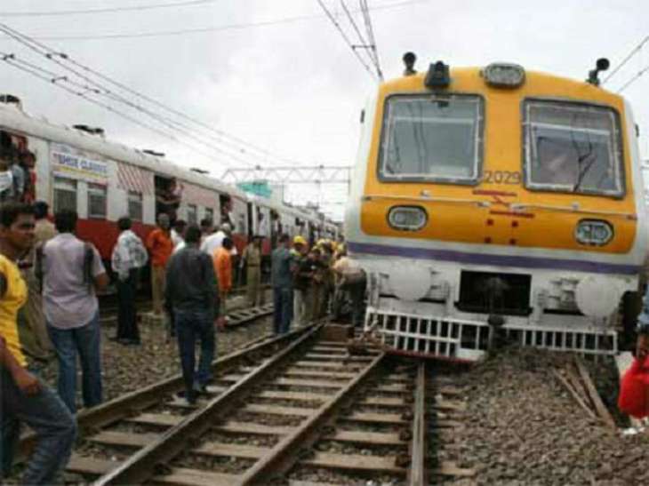 Bengaluru-bound Hamsafar Express derails in Assam, no casualties ...