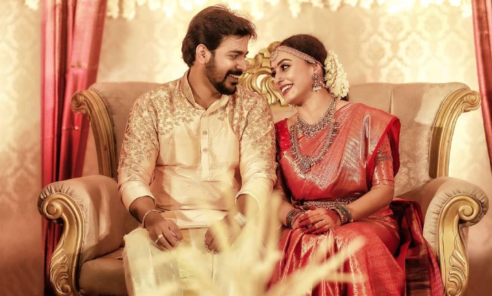 Bigg Boss Malayalam couple Pearle Maaney-Srinish Aravind's wedding pictures  are straight out of fairytale | Regional News – India TV