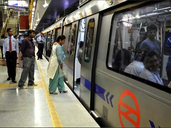 Delhi Metro passenger commits suicide at Jhandewalan, services on Blue Line  affected | India News – India TV