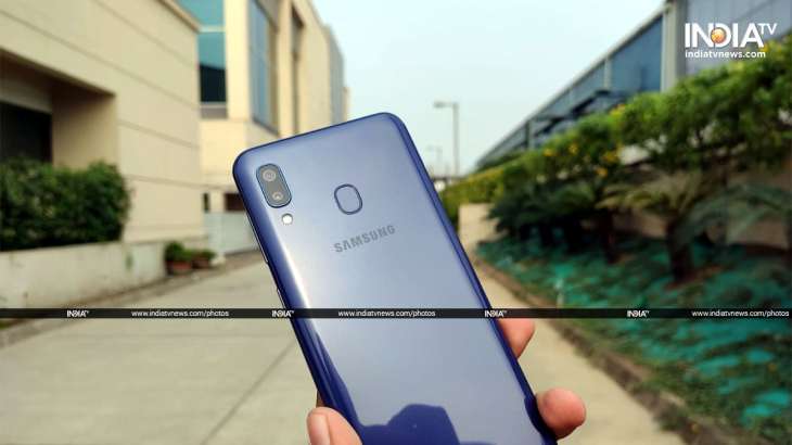 Samsung Galaxy M10s Review Your First Step To The World Of Amoled Reviews News India Tv