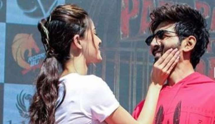 Ananya Panday Trying To Hold Kartik ryan S Hand During A Bash Is All Mush Seen Video Yet Celebrities News India Tv