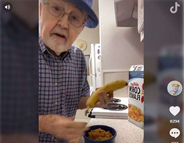 Eighty-one-year old becomes TikTok sensation with funny cooking videos |  Offbeat News – India TV