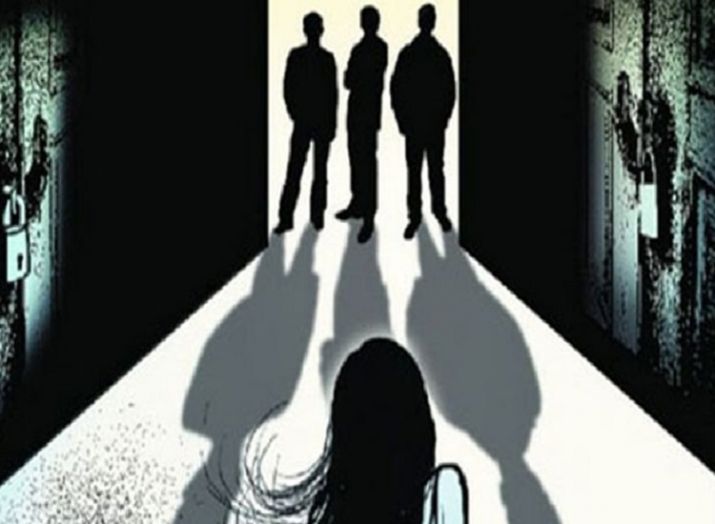Three Guy One Girl Hd Raped Videos - Mumbai 22-year-old woman raped 3 men 2 years blackmailed using videos |  Mumbai News â€“ India TV