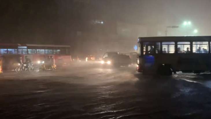 Hyderabad torrential rains strong winds waterlogging traffic jams ...
