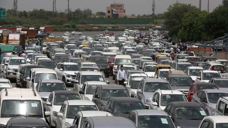 Farmers protest: Traffic jam at Delhi-Gurugram border as police check ...