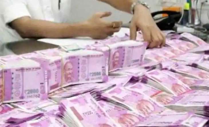 Rupee finally settled at 79.64, down 40 paise over its