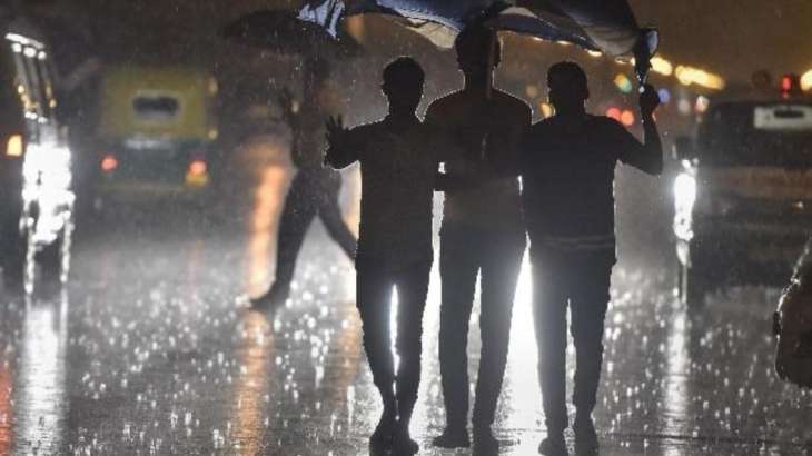 Delhi Ncr Witnesses Light Rain India News India Tv 2351