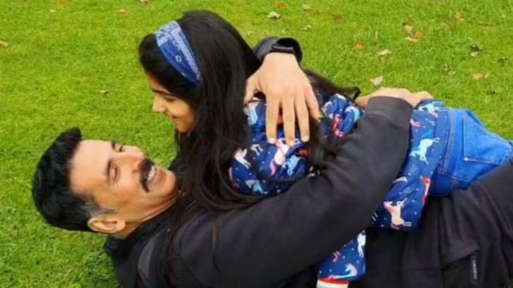 Akshay Kumar with daughter Niatara