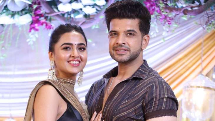 Karan Kundra Protects Girlfriend Tejasswi Prakash From Crowd Fans Say