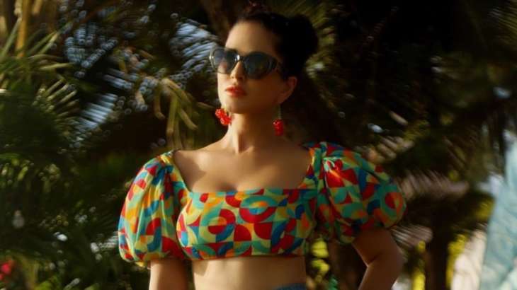Sunny Leone shows off her 'sunny' side in Goa