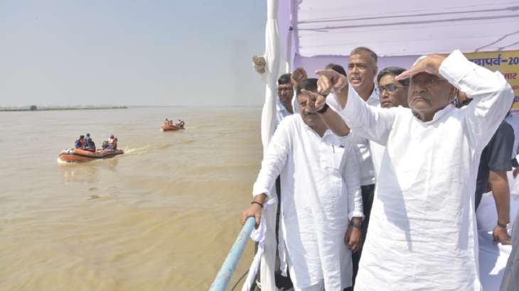 Nitish Kumar's boat hits JP Setu's pillar in Patna Nitish Kumar, Bihar CM Nitish Kumar, Bihar 