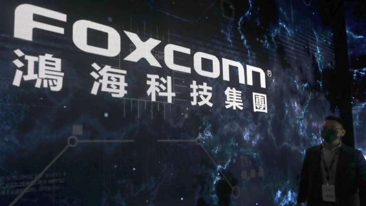 Foxconn tenders apology after protests over pay and work