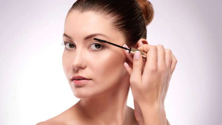 5 ways to apply mascara to add glam to your eye-makeup
