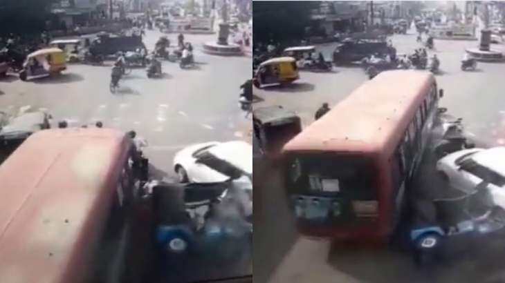 Bus menabrak kendaraan setelah pengemudi menderita serangan jantung