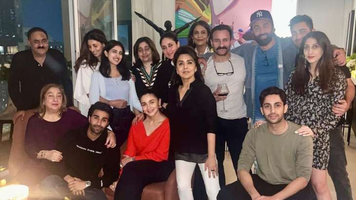 Alia Bhatt-Ranbir Kapoor join Kareena, Saif Ali Khan & Karisma, see inside pics from fam-jam