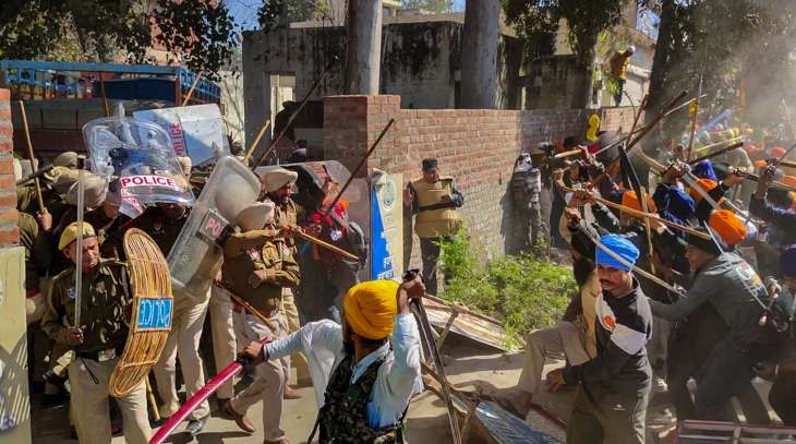 Followers of Waris Punjab D founder Amritpal Singh clashed