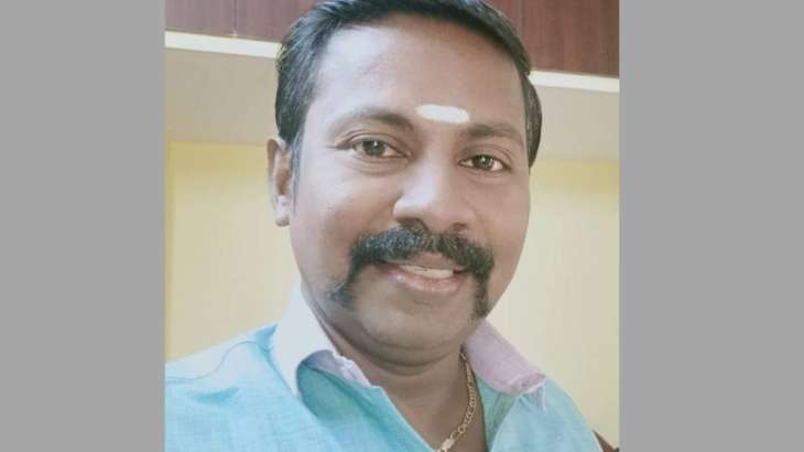 The deceased has been identified as Manikandan who was