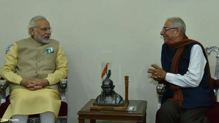 Former Gujarat Governor OP Kohli and PM Narendra Modi.