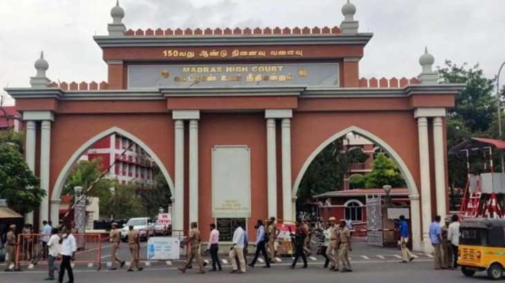 Madras High Court advocated open front against advocate