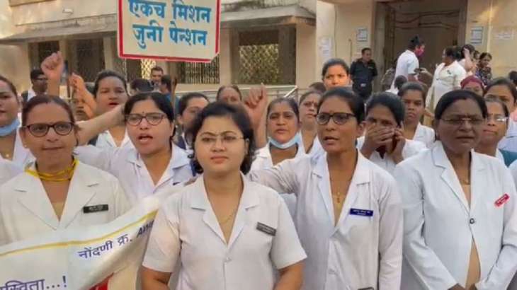 Maharashtra: Over 17 lakhs employees hold indefinite strike for OPS; govt warns of strict action | Maharashtra News – India TV