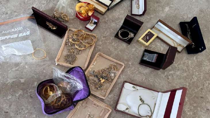 Land for job rip-off: 1.5 kg of gold jewelry, Rs 1 cr, USD 1900 recovered throughout ED searches Land for job rip-off: 1.5 kg of gold jewelry, Rs 1 cr, USD 1900 recovered throughout ED searches