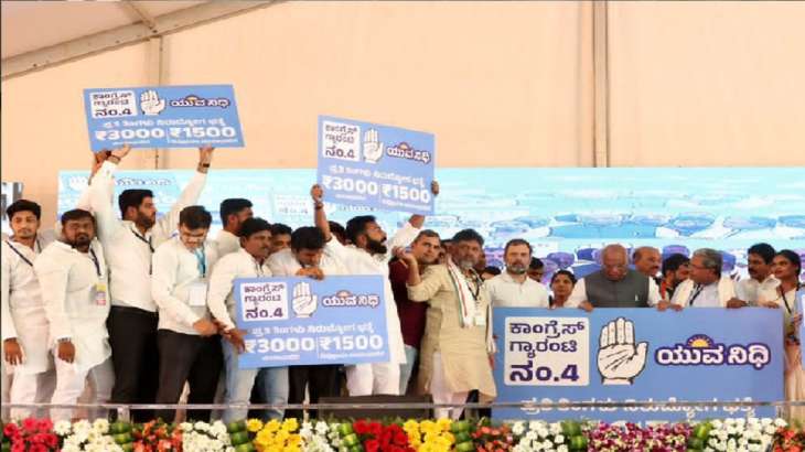 Karnataka Election Rahul Gandhi Calls For Unity In Congress Announces Yuva Nidhi Scheme For 