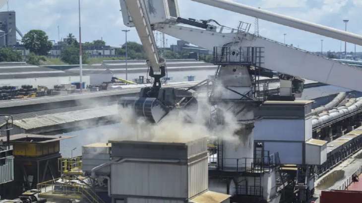 Grain is offloaded from the Eaubonne bulk carrier ship