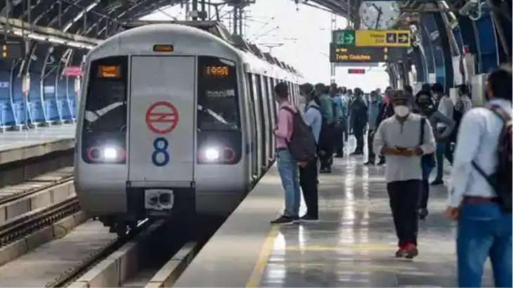 Delhi Metro prohibits passengers from filming dance reels, netizens thank  DMRC | Trending News – India TV