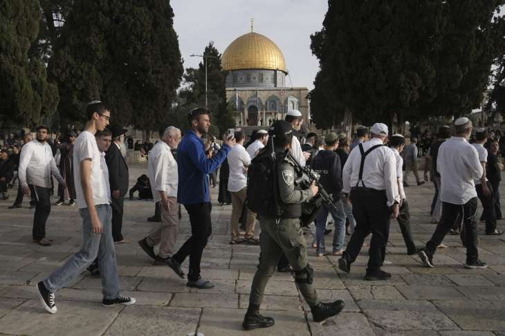 Israeli police escort Jewish visitors to the holiday