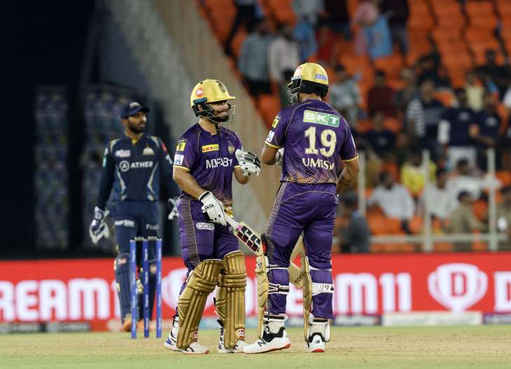 KKR के रिंकू सिंह ने अविश्वसनीय पारी खेल पूरी दुनिया को बनाया दीवाना, 5 गेंदों पर 5 छक्के जड़ मार ली बाजी KKR's Rinku Singh made the whole world crazy by playing incredible innings, hitting 5 sixes in 5 balls.