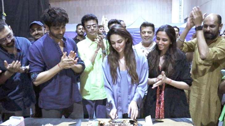 Kiara Advani announces Satyaprem Ki Katha wrap with Kartik Aaryan. See pics