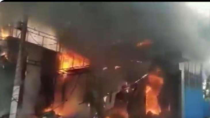 Fire broke out in Gurugram, liquor shop caught fire, foreign liquor worth Rs 4-5 crore gutted