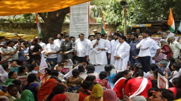 Sachin Pilot meets protesting wrestlers at Jantar Mantar in