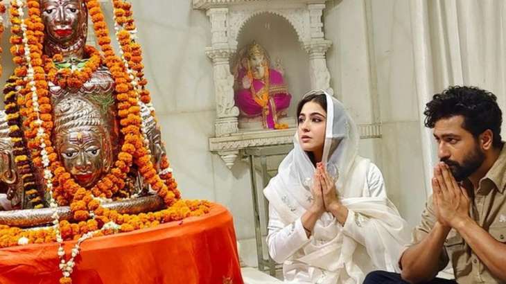 Sara Ali Khan-Vicky Kaushal Seek Blessings From Lord Shiva Ahead Of Zara Hatke Zara Bachke Release