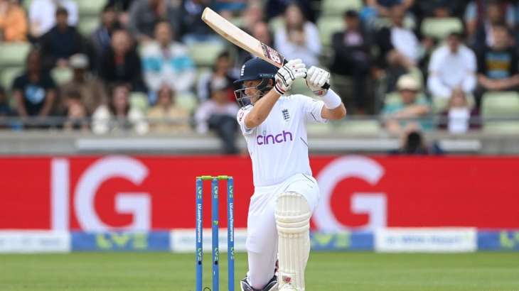 Joe Root completes 11000 runs in Test cricket