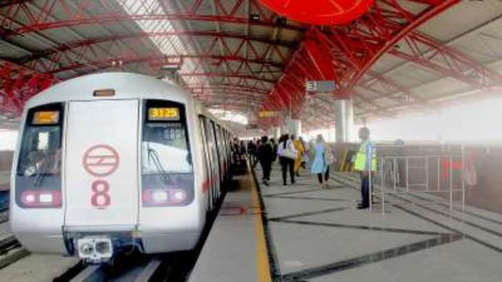 Viral Pic Shows Couple Kissing In Delhi Metro Dmrc’s Late Response Disappoints Netizens