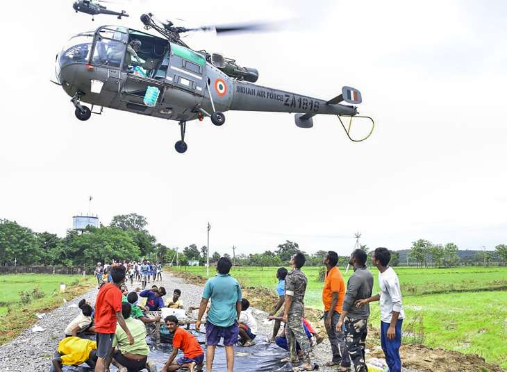 Telangana Rains 8 Swept Away In Flood Iaf Helicopters Airdrop Food Packets Video Telangana 9752