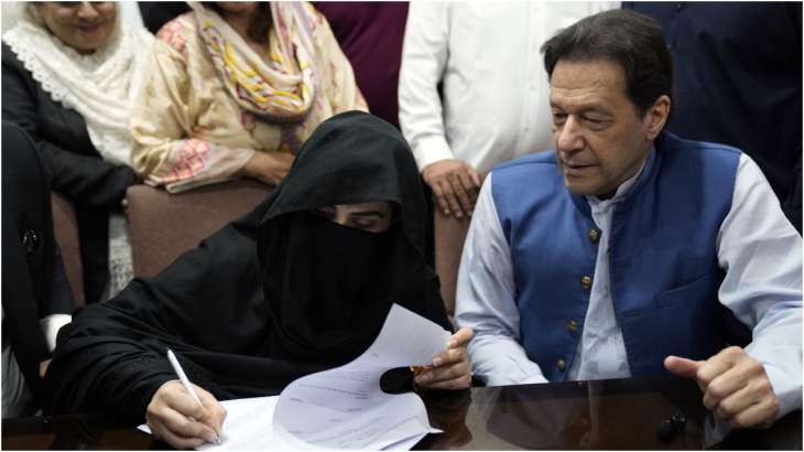 Pakistan: Imprisoned Ex-PM Imran Khan Meets Wife Bushra Bibi At Attock ...