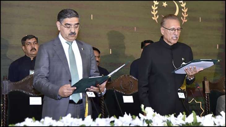 Pakistan interim PM Anwaar-ul-Haq Kakar with President Arif