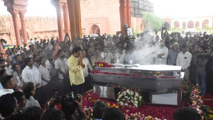 Aamir Khan paid his last tribute to the late art director