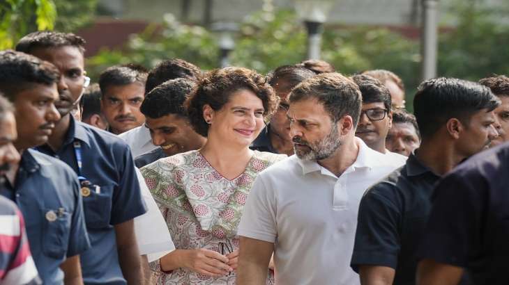 Congress leader Rahul Gandhi with his sister and party