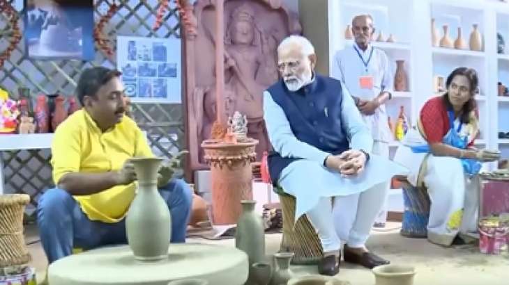 PM Modi meets skilled workers artisans VIDEO YashoBhoomi Delhi Dwarka sector 25 latest updates prime