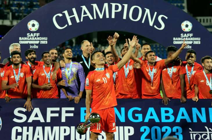 India men's football team celebrating the SAFF Championship